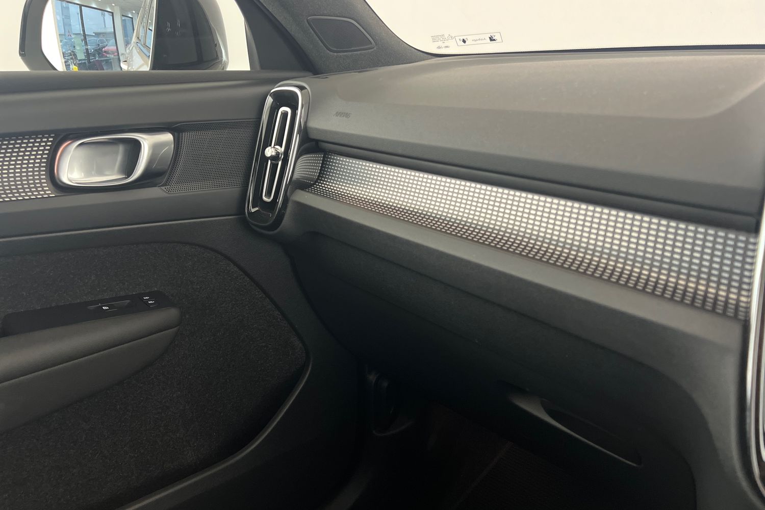 Used Volvo XC40 2023 for sale - 77035855: Photo 35