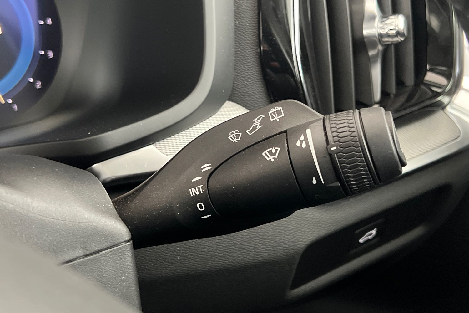 Used Volvo V60 2025 for sale - 76630246: Photo 32