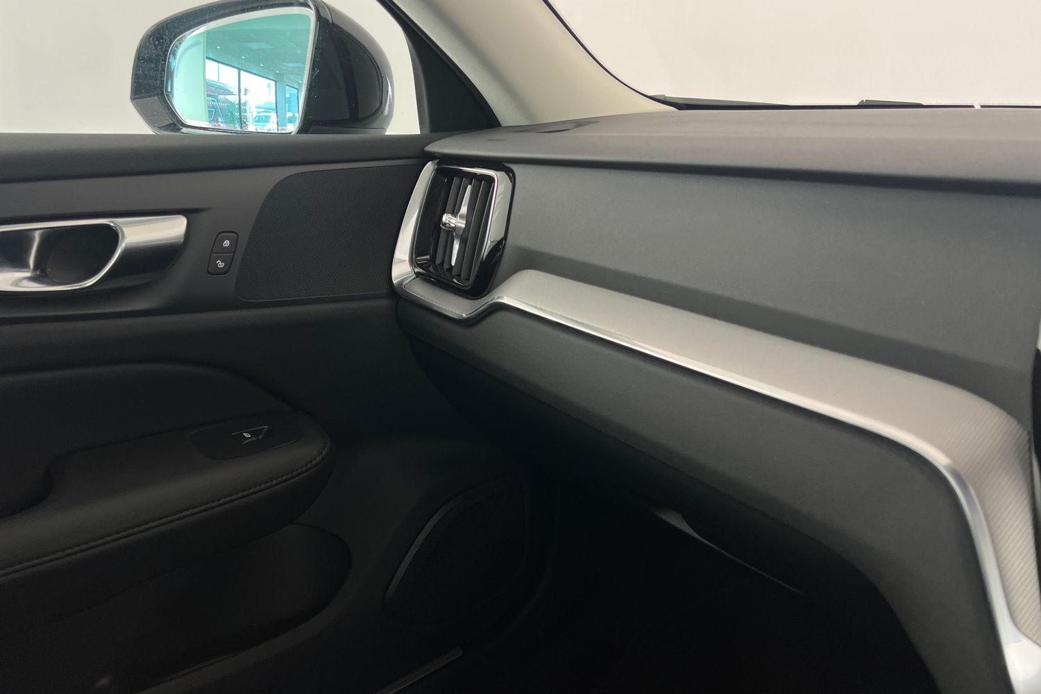 Used Volvo V60 2025 for sale - 76630246: Photo 34