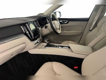Used Volvo XC60 2018 for sale - 78270140: Photo