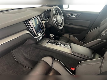 Used Volvo V60 2019 for sale - 76130541: Photo