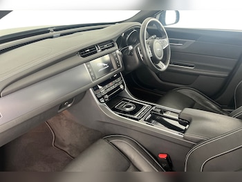 Used Jaguar XF 2018 for sale - 75547447: Photo