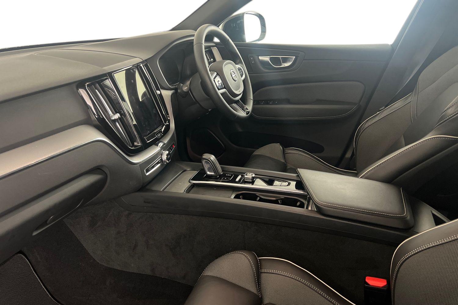 Used Volvo XC60 2021 for sale - 76796347: Photo 2