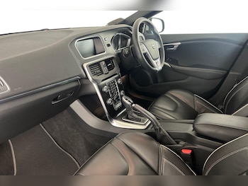 Used Volvo V40 2019 for sale - 78523639: Photo