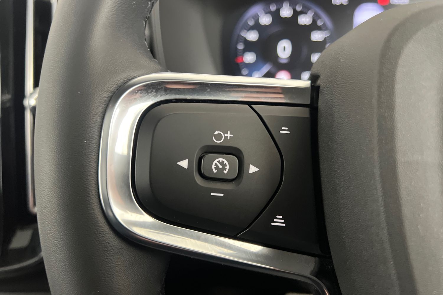 Used Volvo XC40 2021 for sale - 76796332: Photo 11