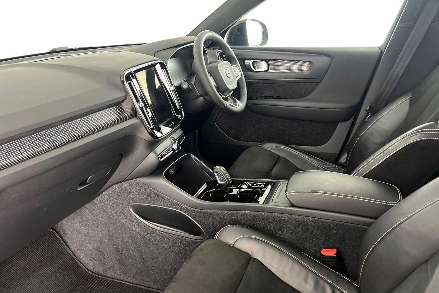 Used Volvo XC40 2021 for sale - 76796332: Photo 2