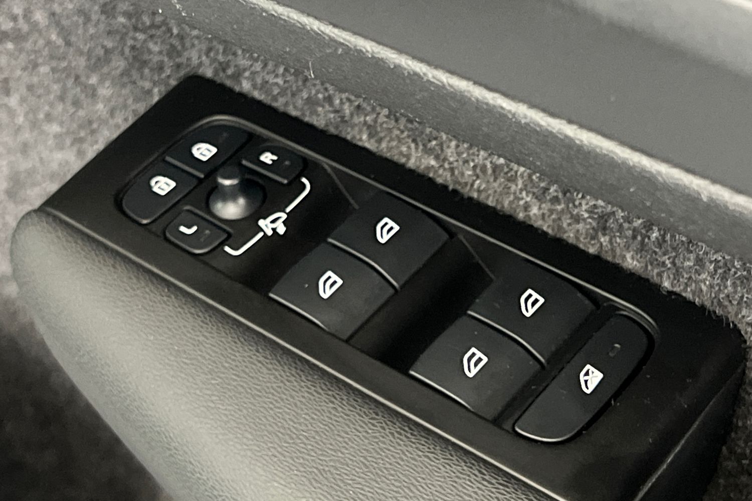 Used Volvo XC40 2021 for sale - 76796332: Photo 29