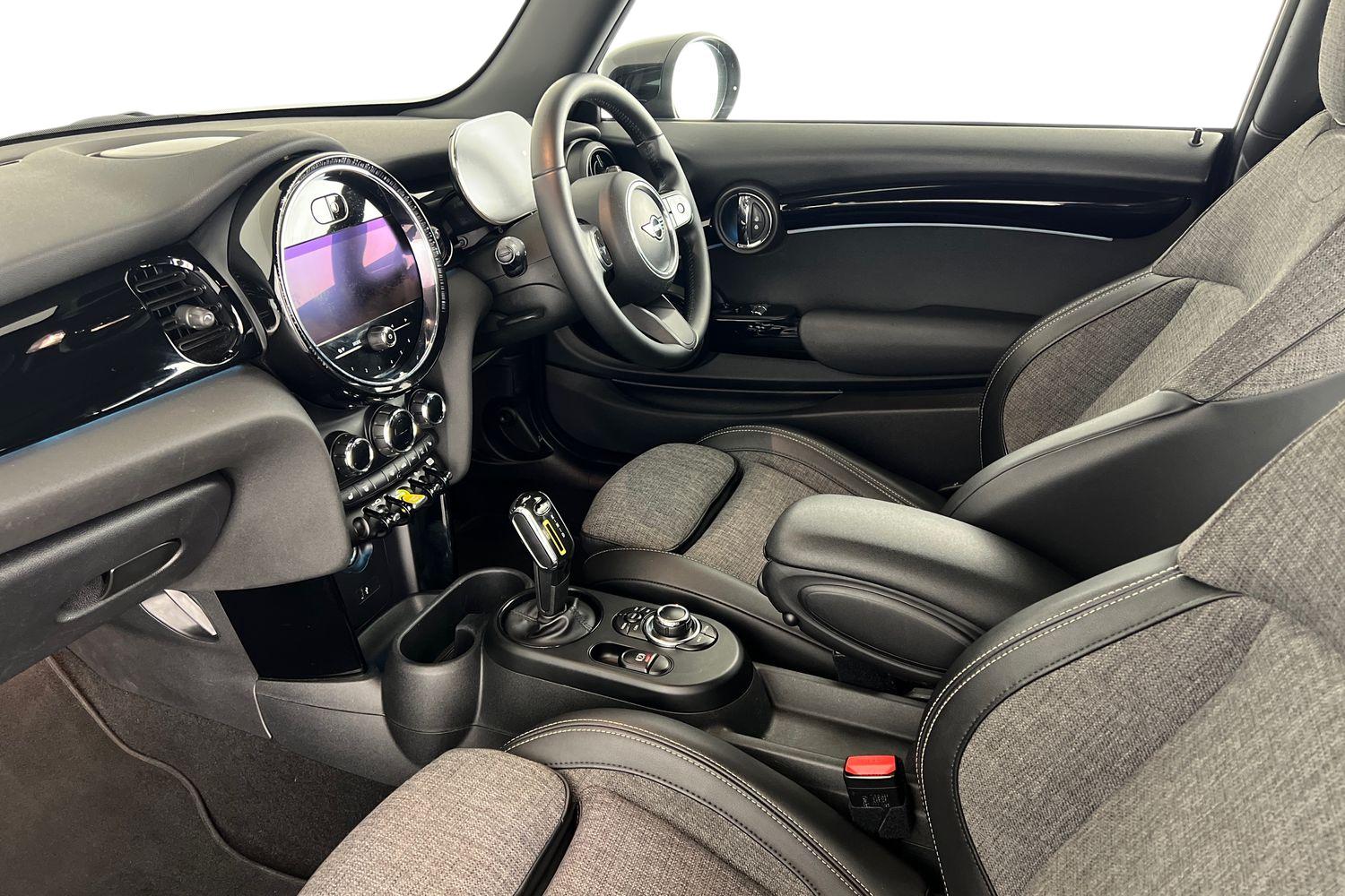 Used MINI Hatch 2021 for sale - 76316892: Photo 2