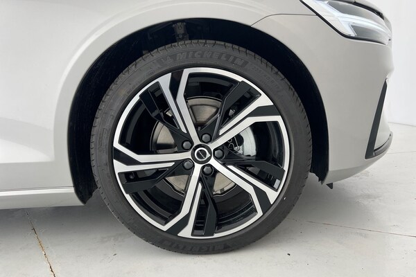 Used Volvo V60 2025 for sale - 75439767: Photo 5