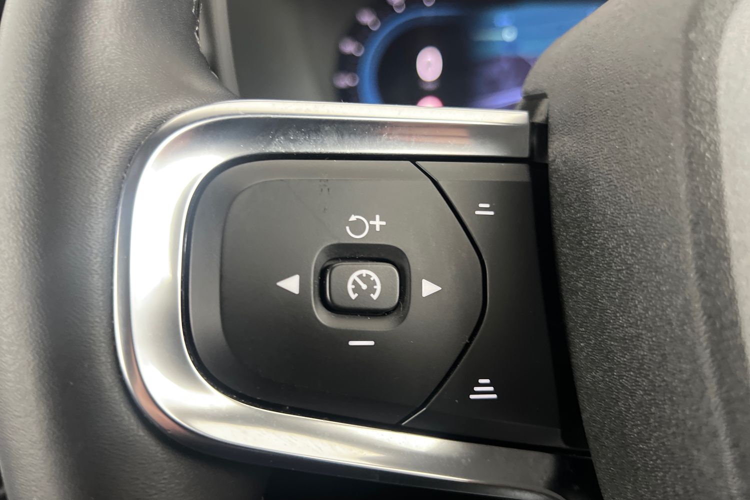 Used Volvo XC40 2023 for sale - 76195985: Photo 11