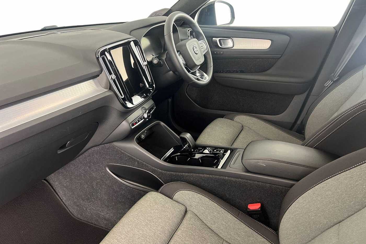 Used Volvo XC40 2023 for sale - 76195985: Photo 2