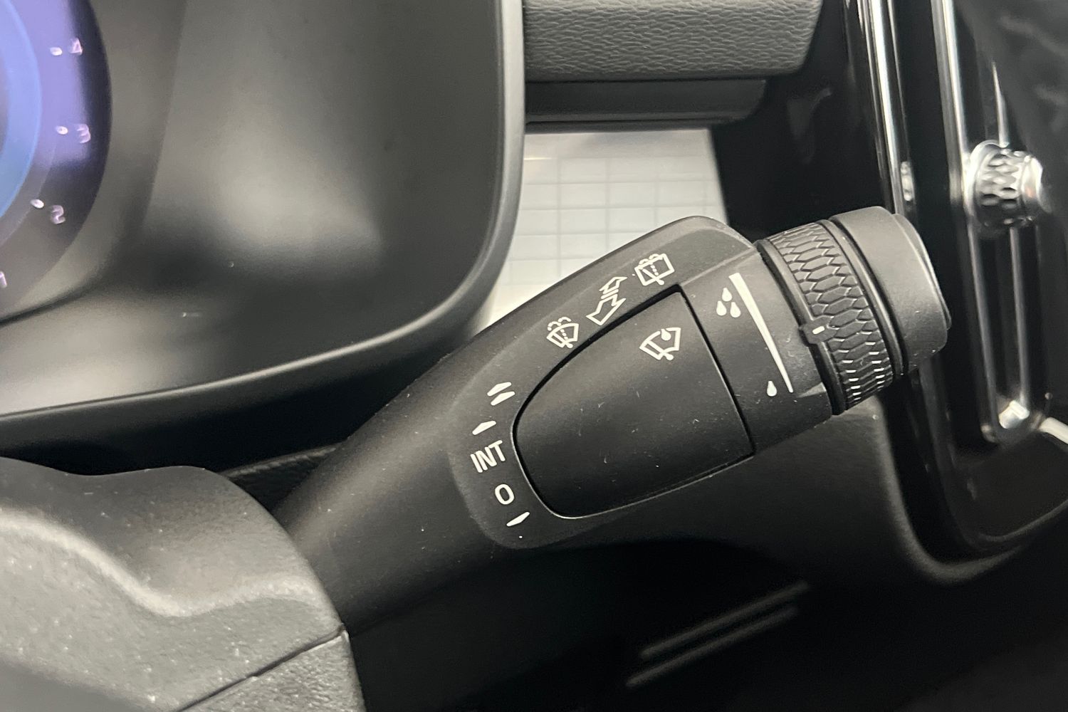 Used Volvo XC40 2023 for sale - 76195985: Photo 35