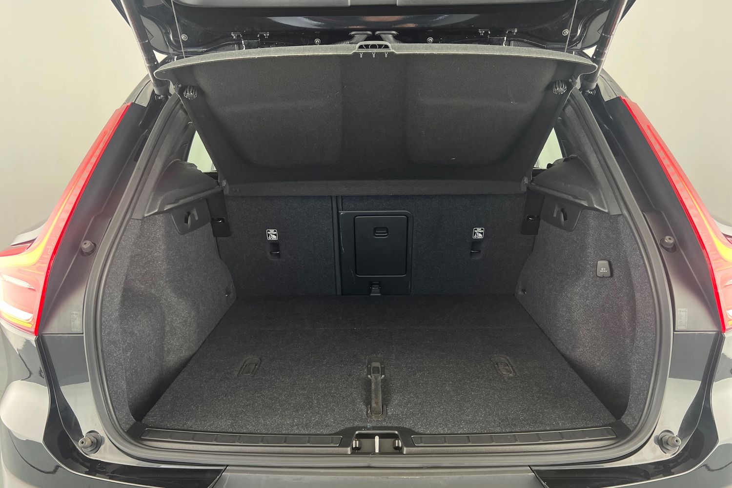 Used Volvo XC40 2023 for sale - 76195985: Photo 8