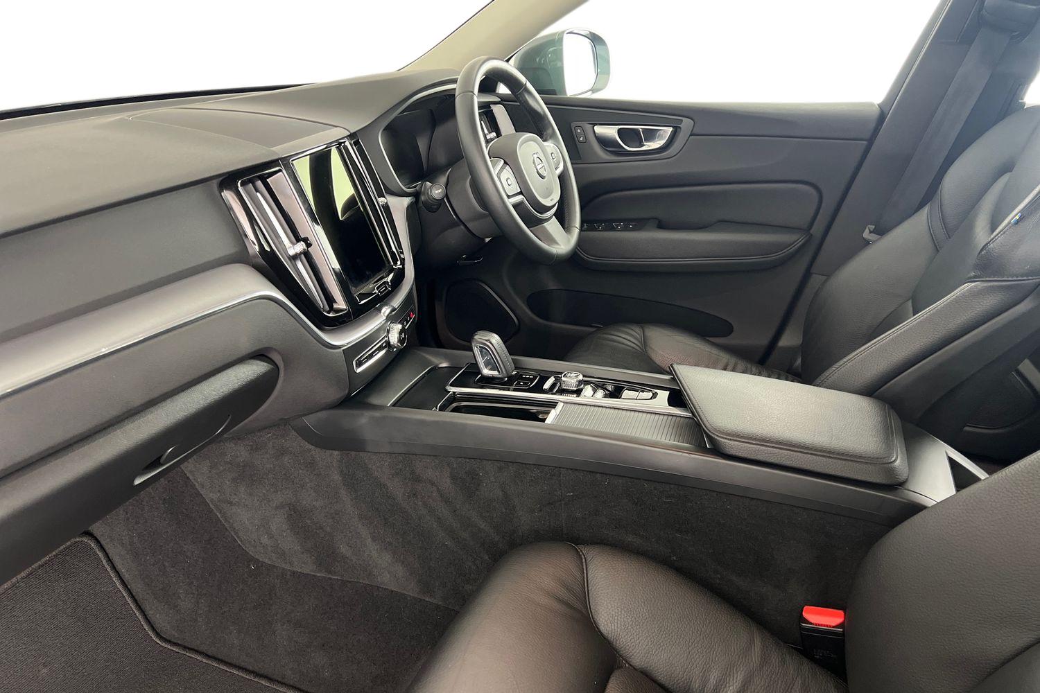 Used Volvo XC60 2021 for sale - 76796355: Photo 2