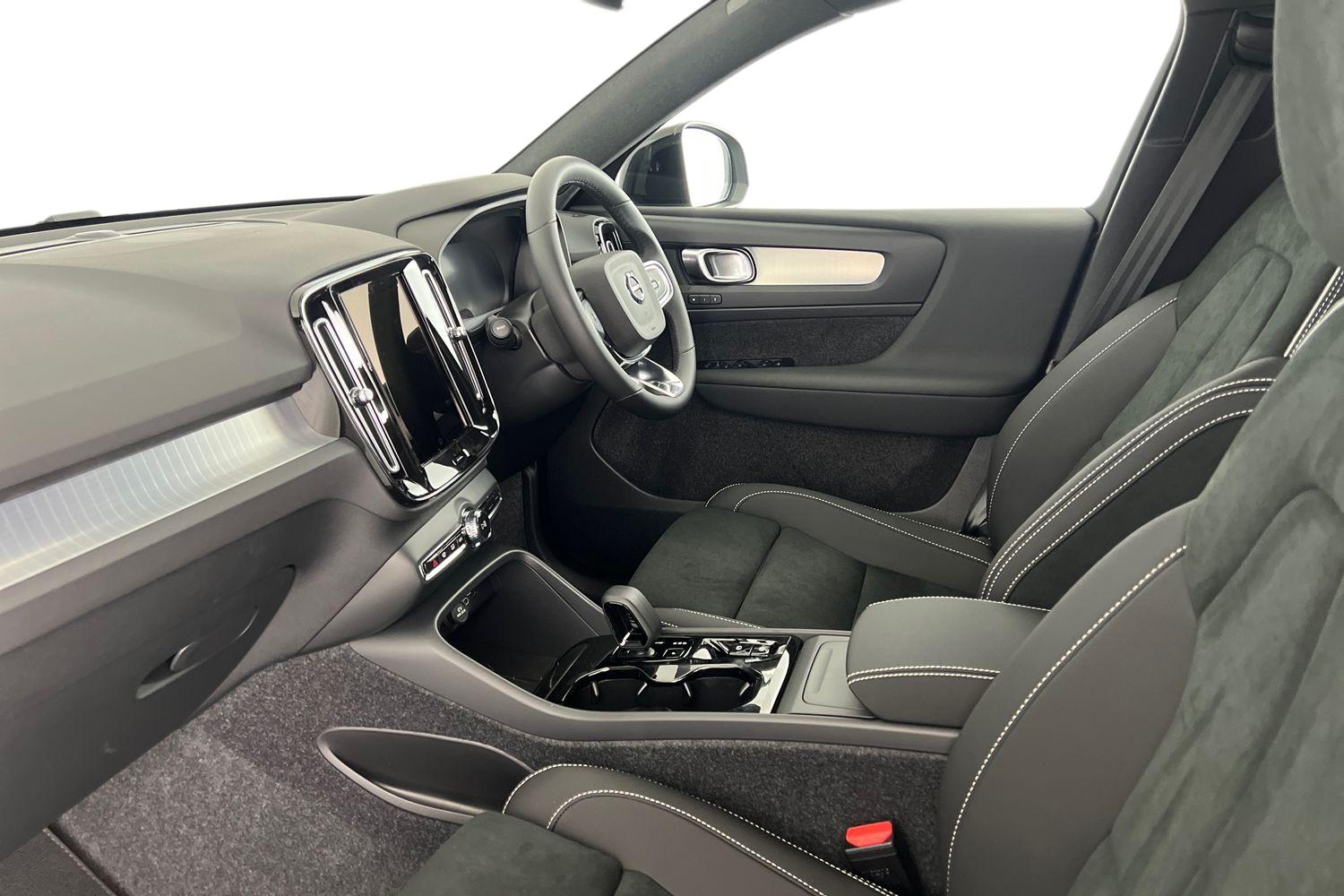 Used Volvo XC40 2025 for sale - 77035868: Photo 2