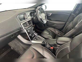 Used Volvo V40 2019 for sale - 76780291: Photo