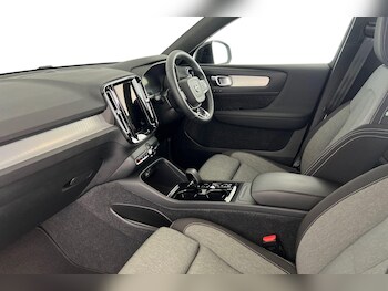 Used Volvo XC40 2023 for sale - 77934347: Photo