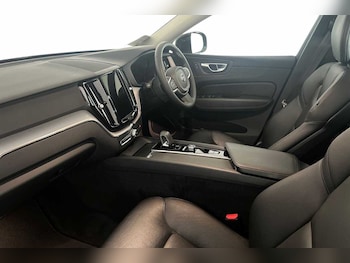 Used Volvo XC60 2022 for sale - 76130408: Photo 2