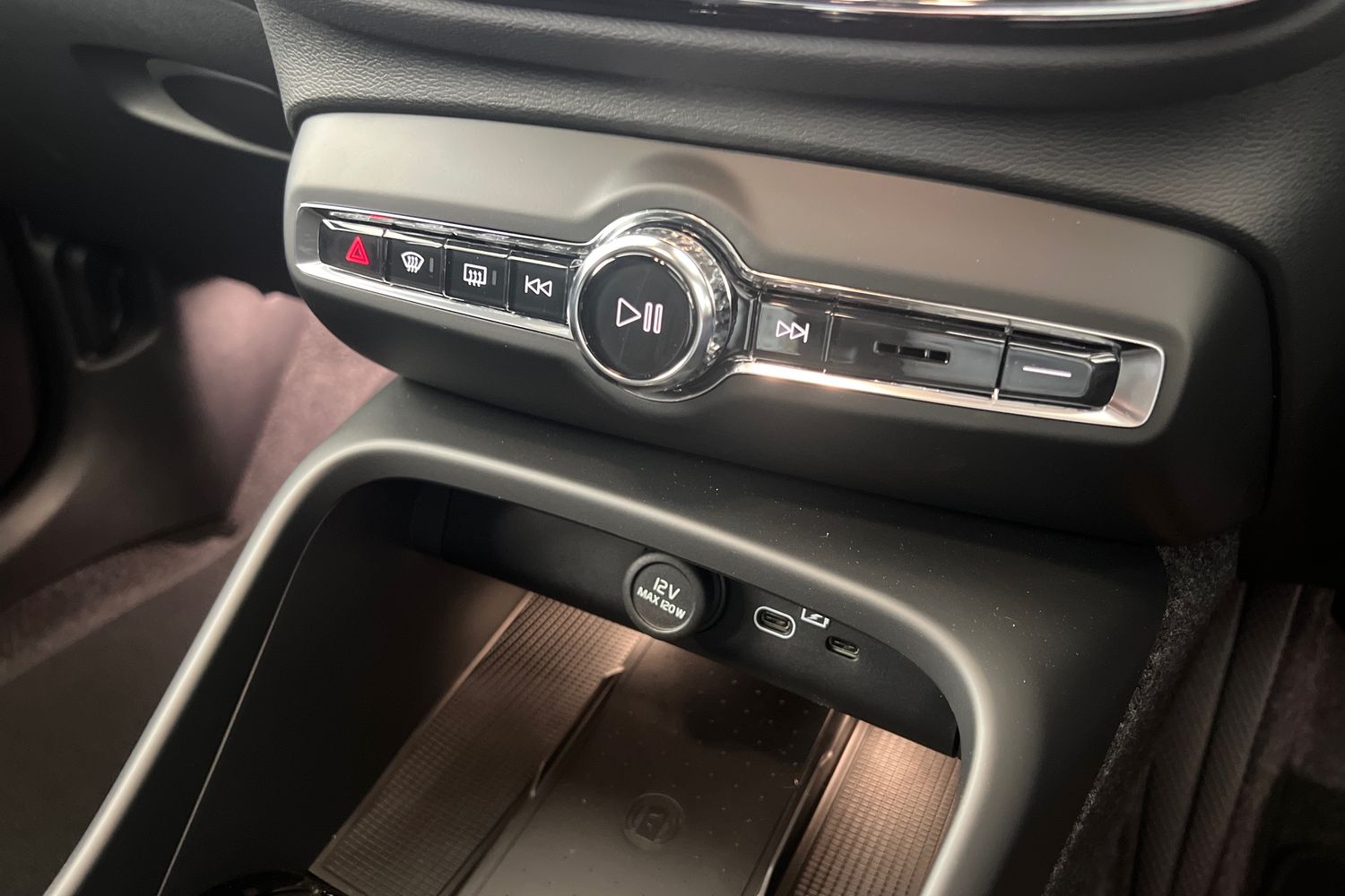 Used Volvo XC40 2025 for sale - 76614941: Photo 14