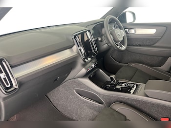 Used Volvo XC40 2025 for sale - 76614941: Photo