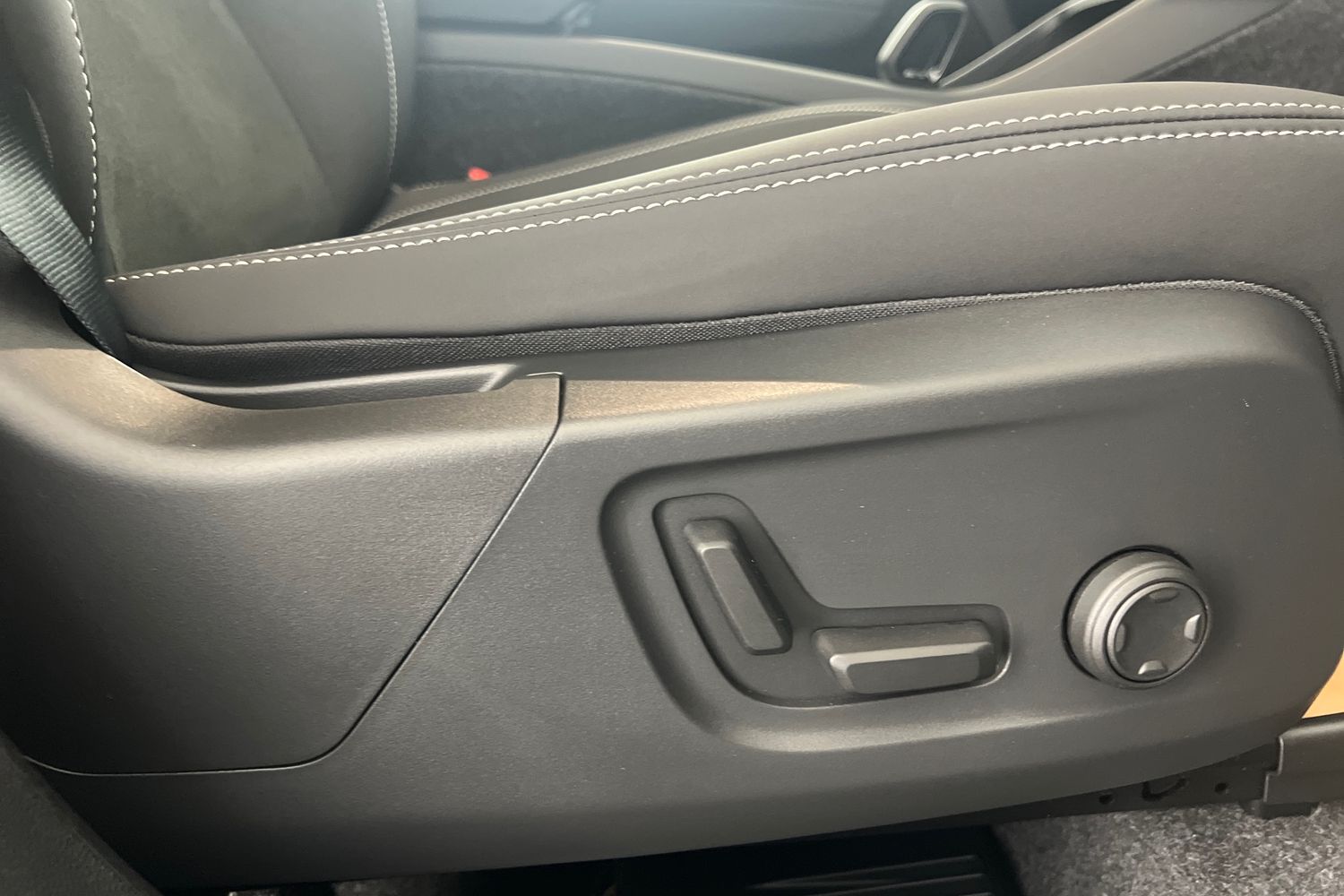 Used Volvo XC40 2025 for sale - 76614941: Photo 33