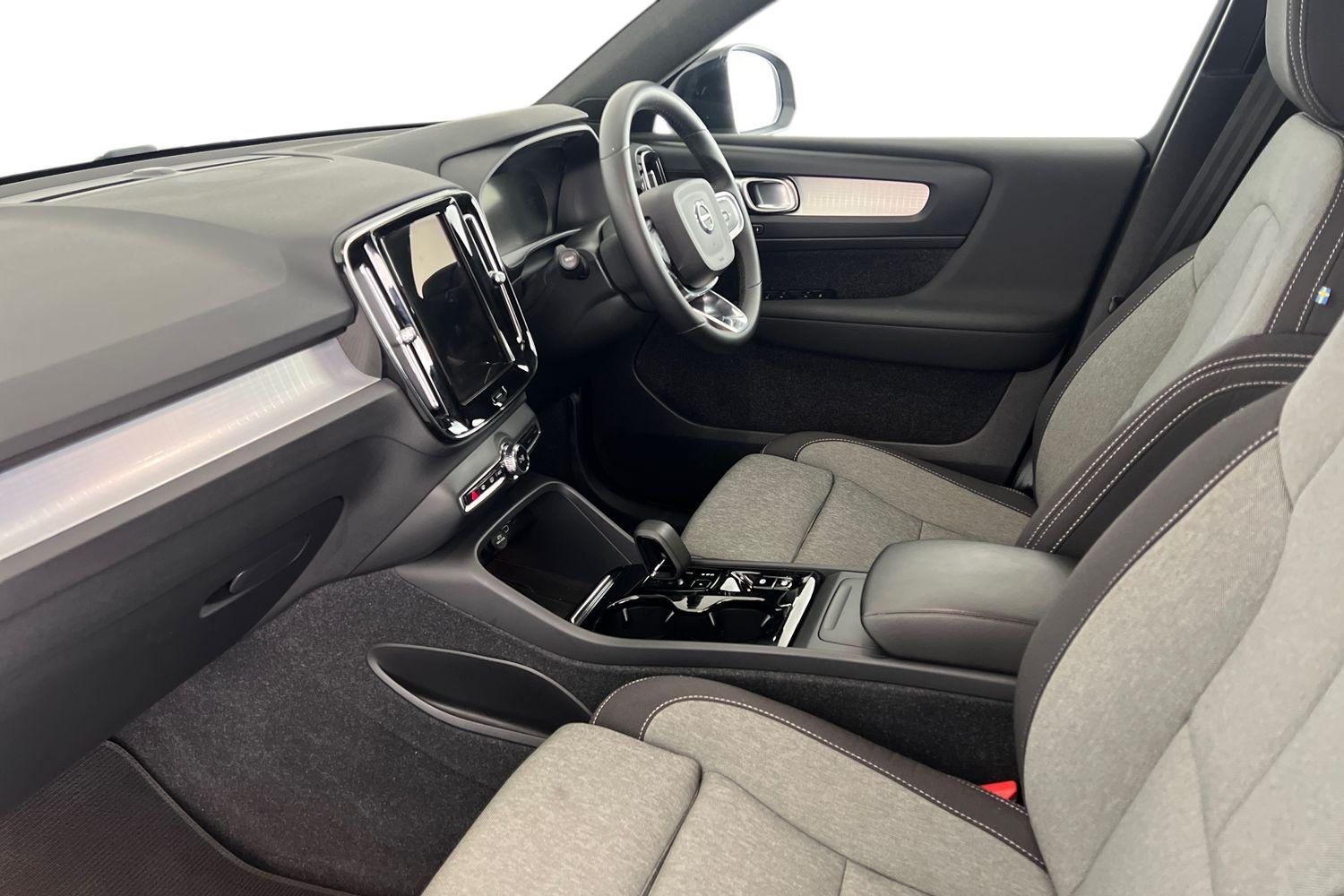 Used Volvo XC40 2023 for sale - 76780303: Photo 2