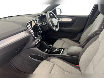 Used Volvo XC40 2023 for sale - 76780303: Photo