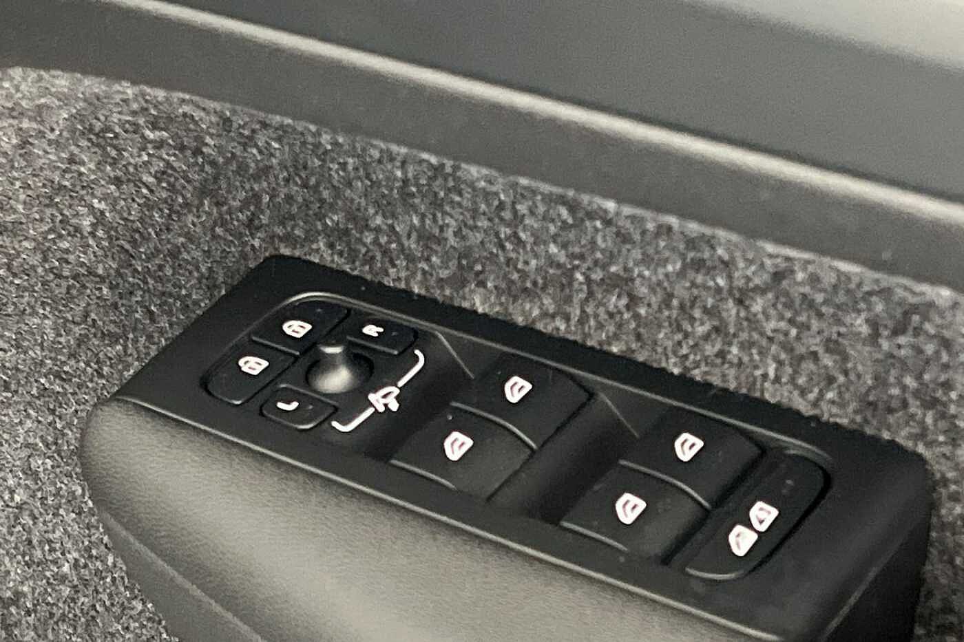 Used Volvo XC40 2023 for sale - 76780303: Photo 30