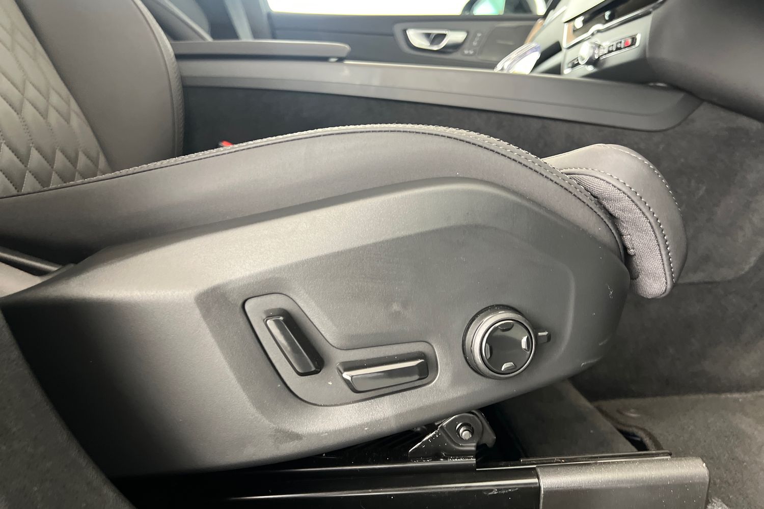 Used Volvo XC60 2025 for sale - 76344100: Photo 31