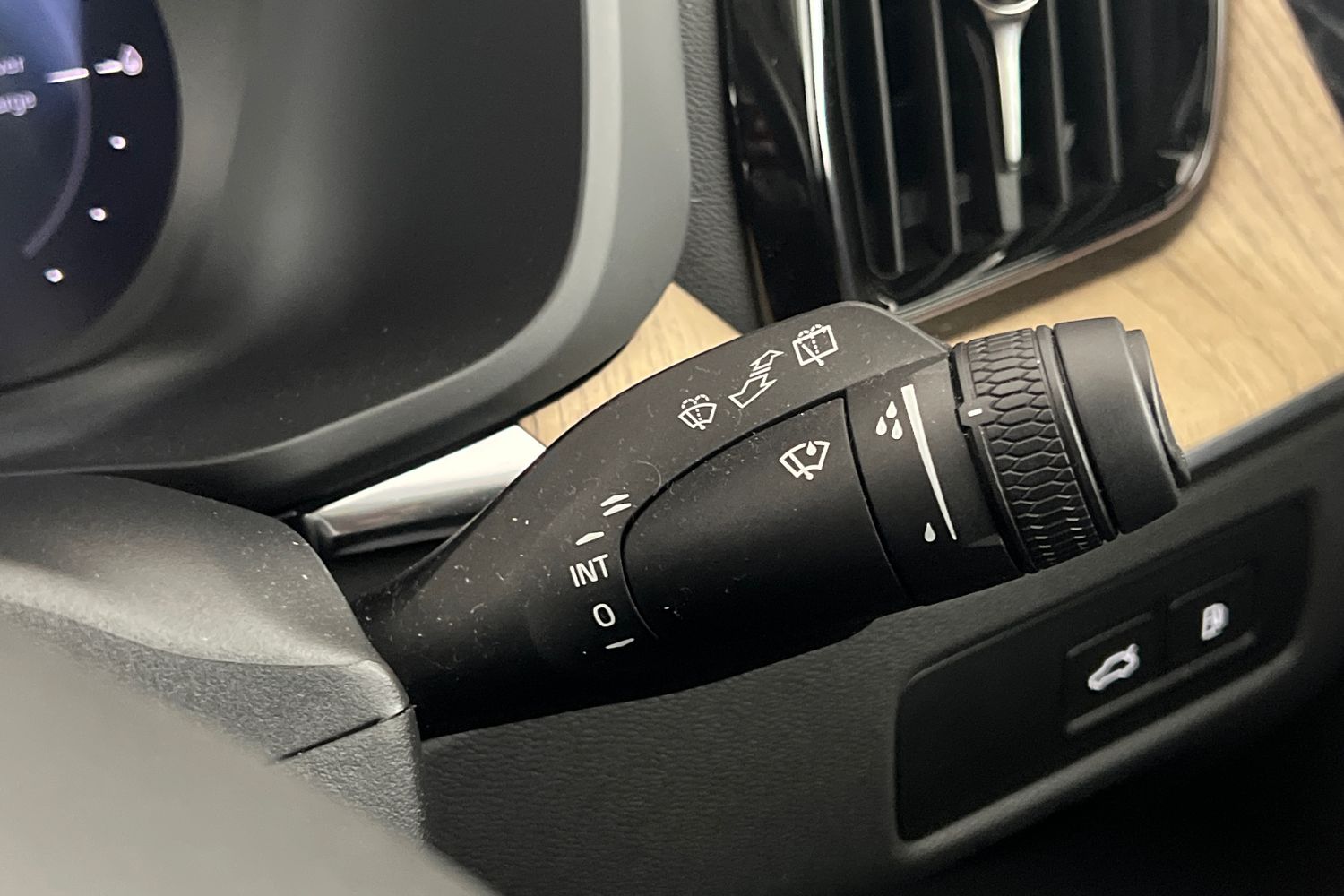 Used Volvo XC60 2025 for sale - 76344100: Photo 33