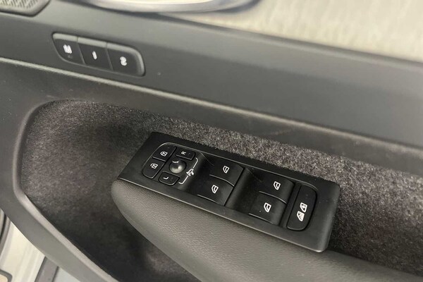 Used Volvo XC40 2024 for sale - 75629621: Photo 31
