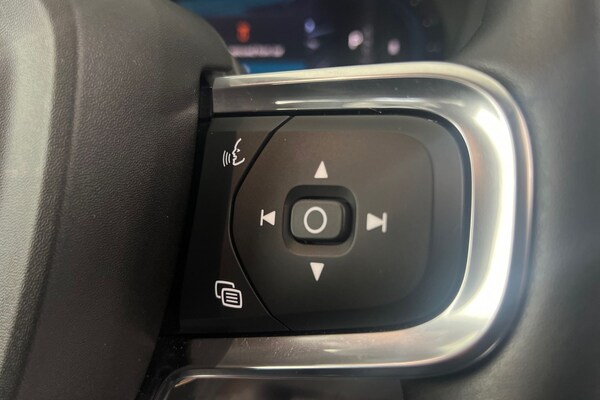 Used Volvo XC40 2024 for sale - 75439637: Photo 12