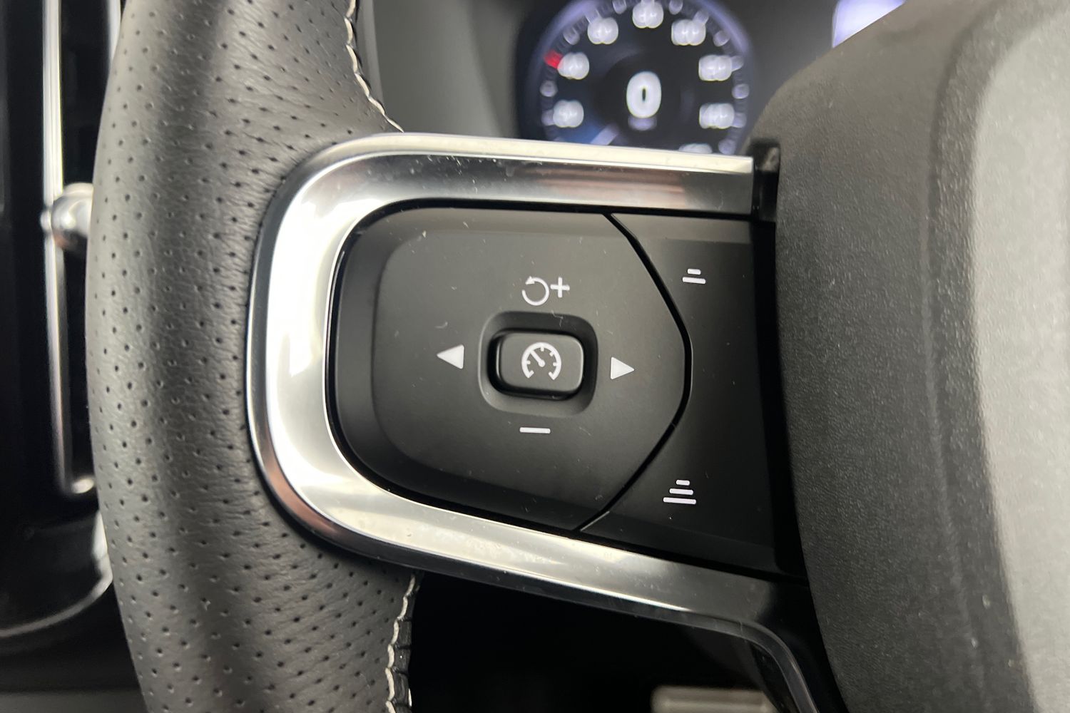 Used Volvo XC40 2021 for sale - 76130839: Photo 11