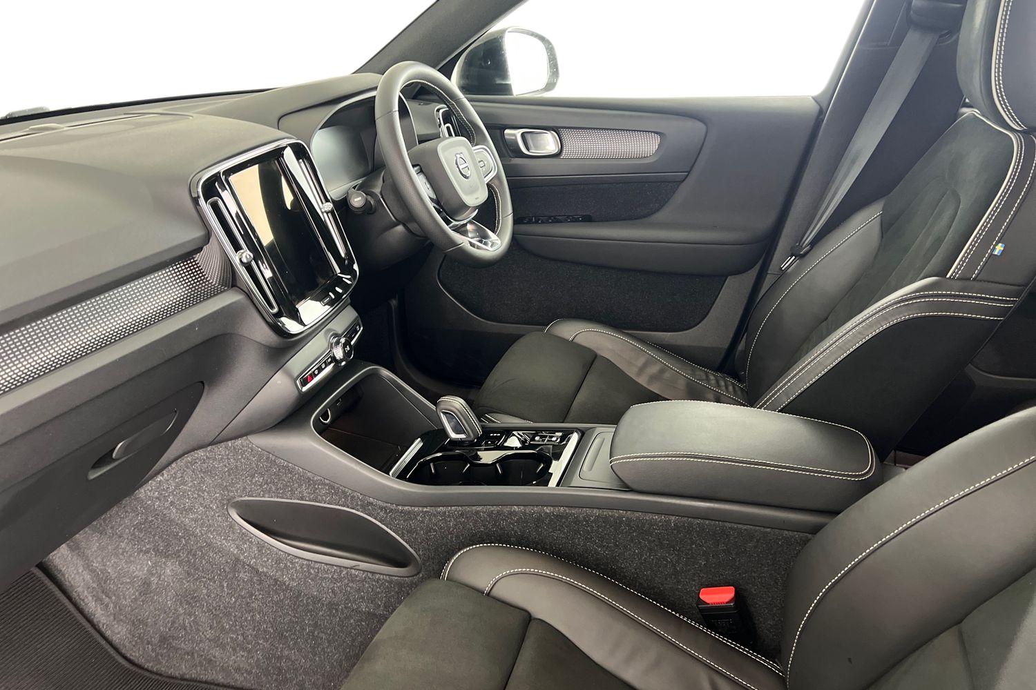 Used Volvo XC40 2021 for sale - 76130839: Photo 2