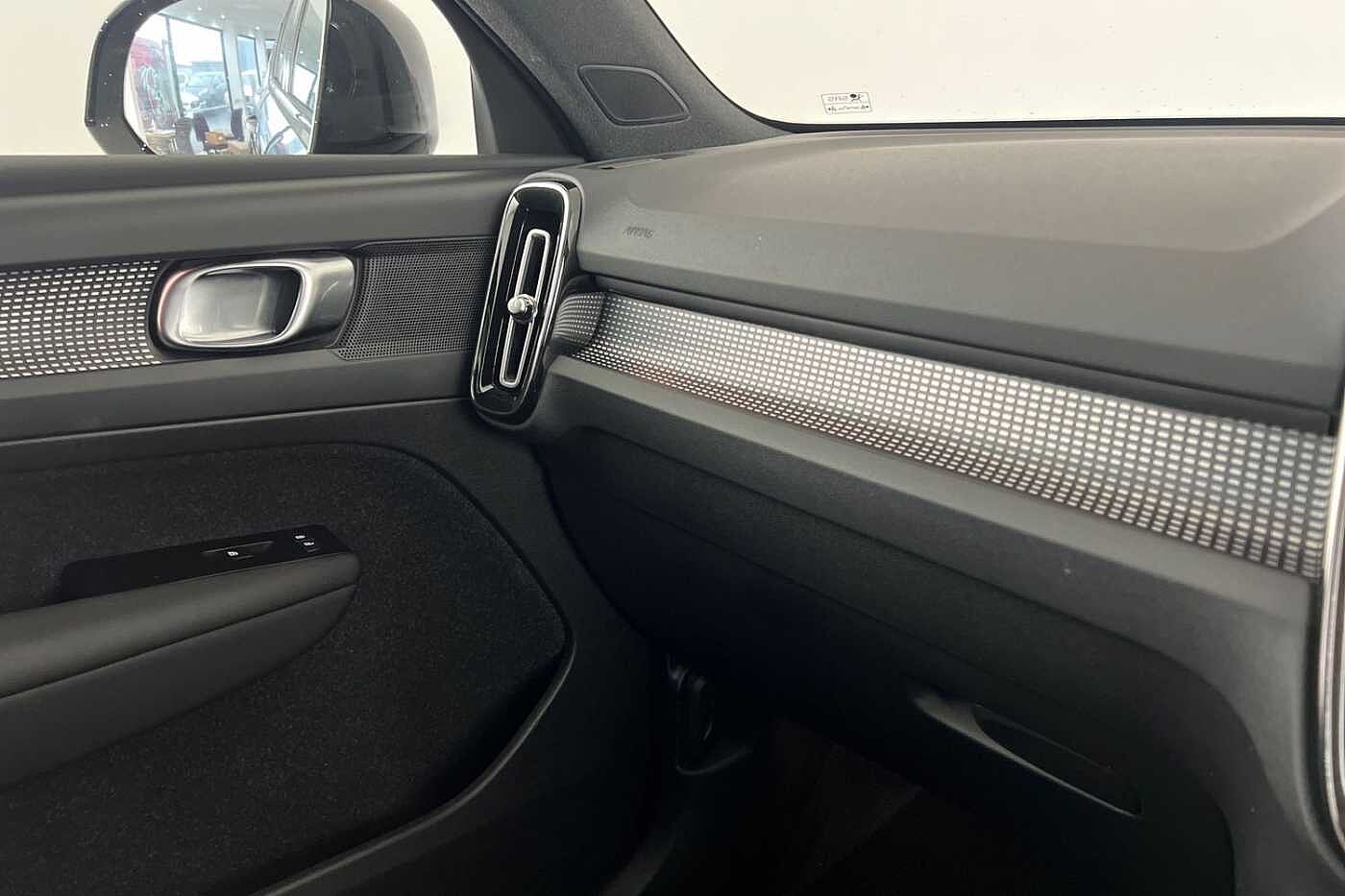 Used Volvo XC40 2021 for sale - 76130839: Photo 32