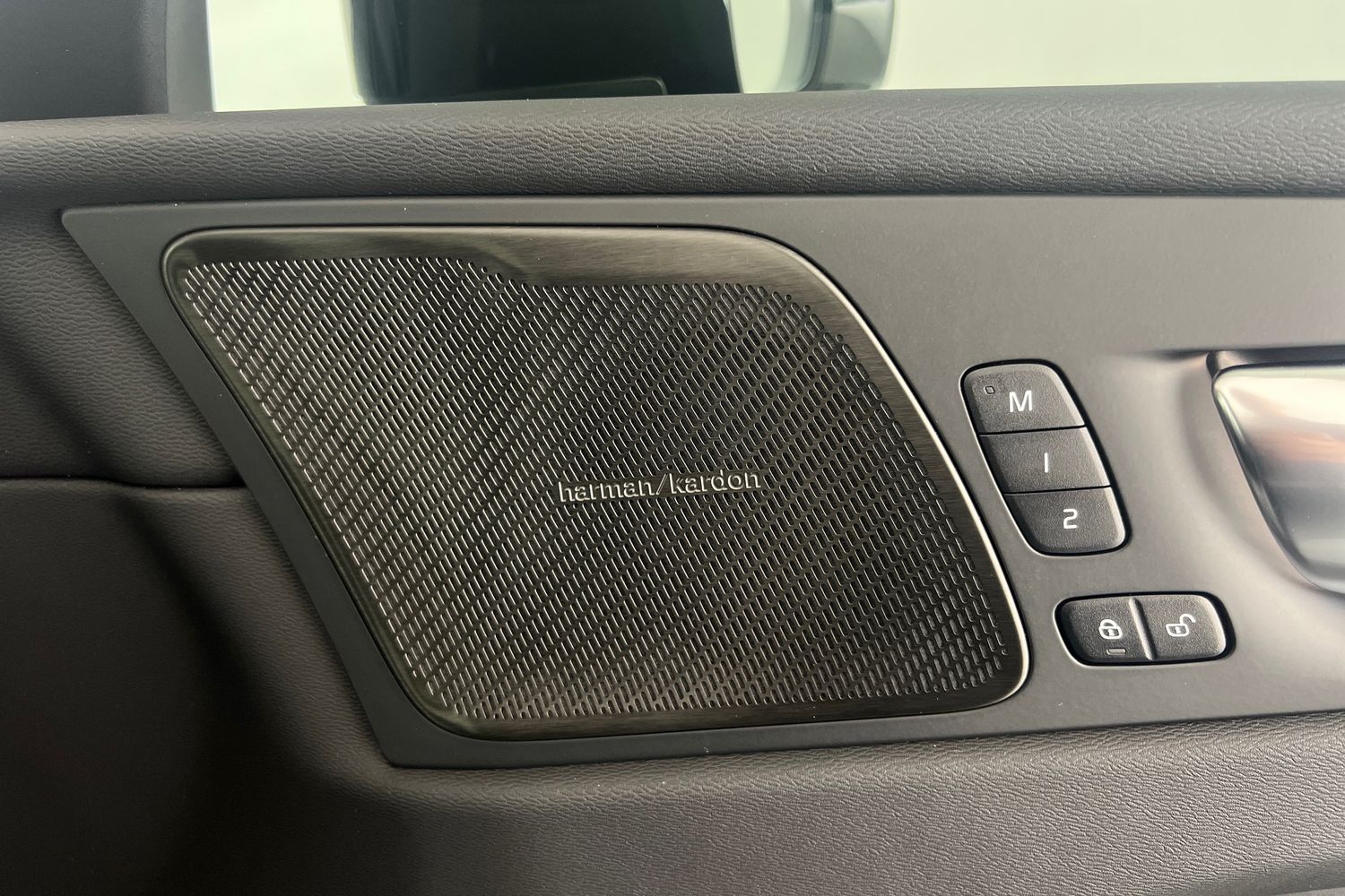 Used Volvo XC60 2025 for sale - 76007750: Photo 32