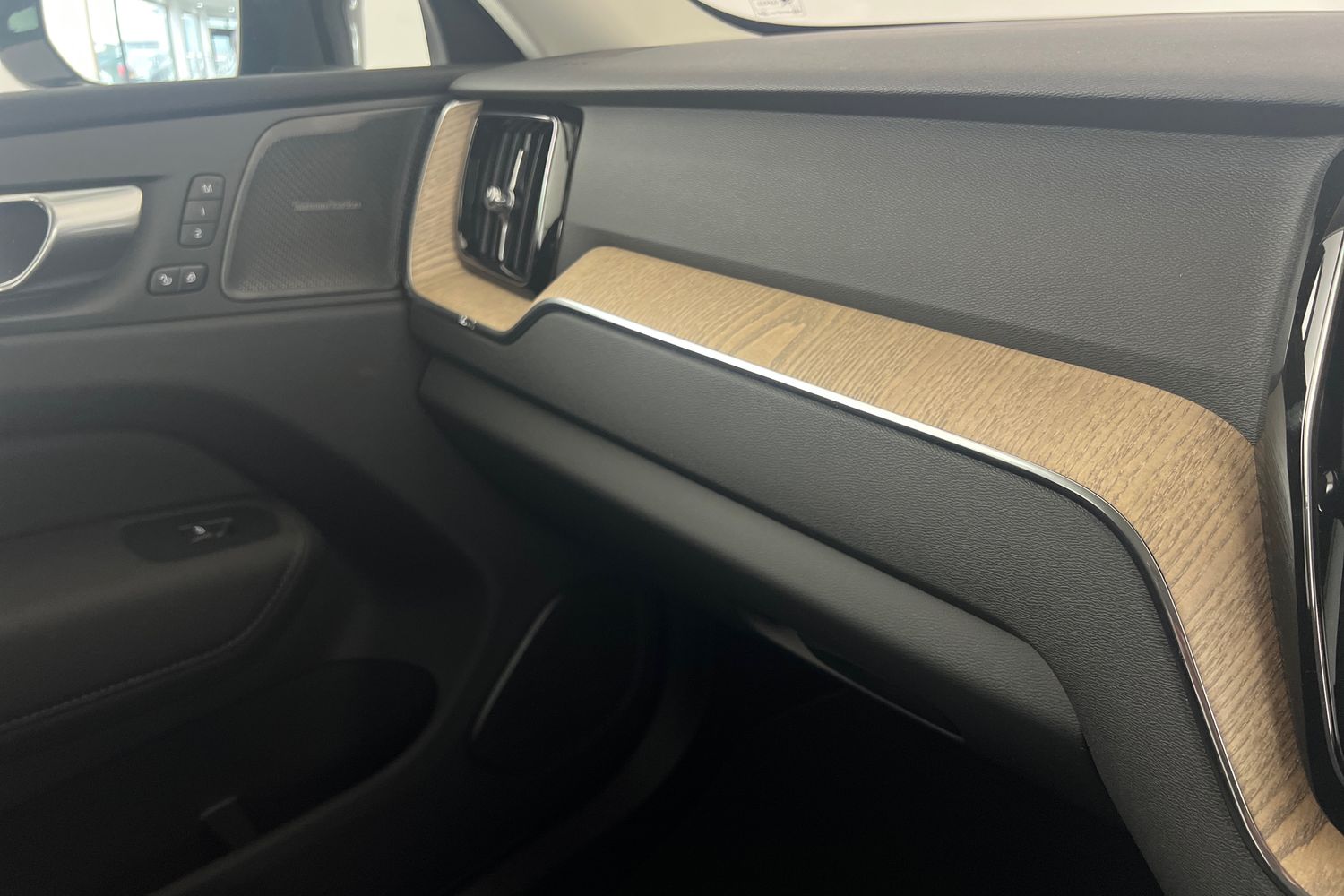 Used Volvo XC60 2025 for sale - 76007750: Photo 34