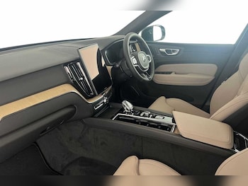 Used Volvo XC60 2025 for sale - 76007706: Photo 2