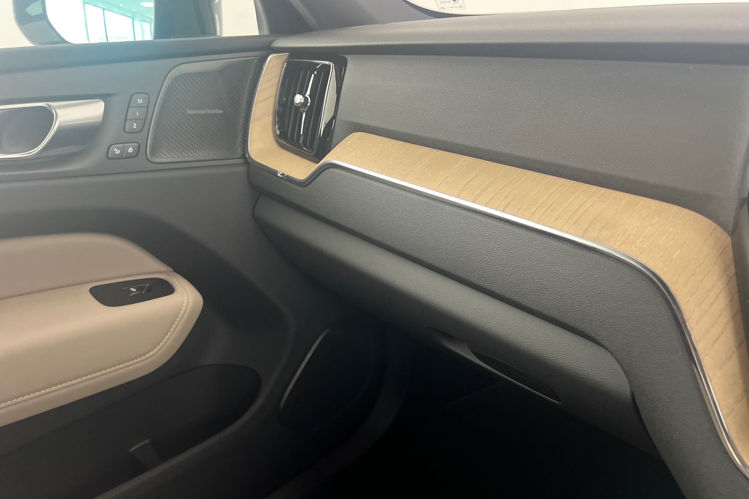 Used Volvo XC60 2025 for sale - 76007706: Photo 33