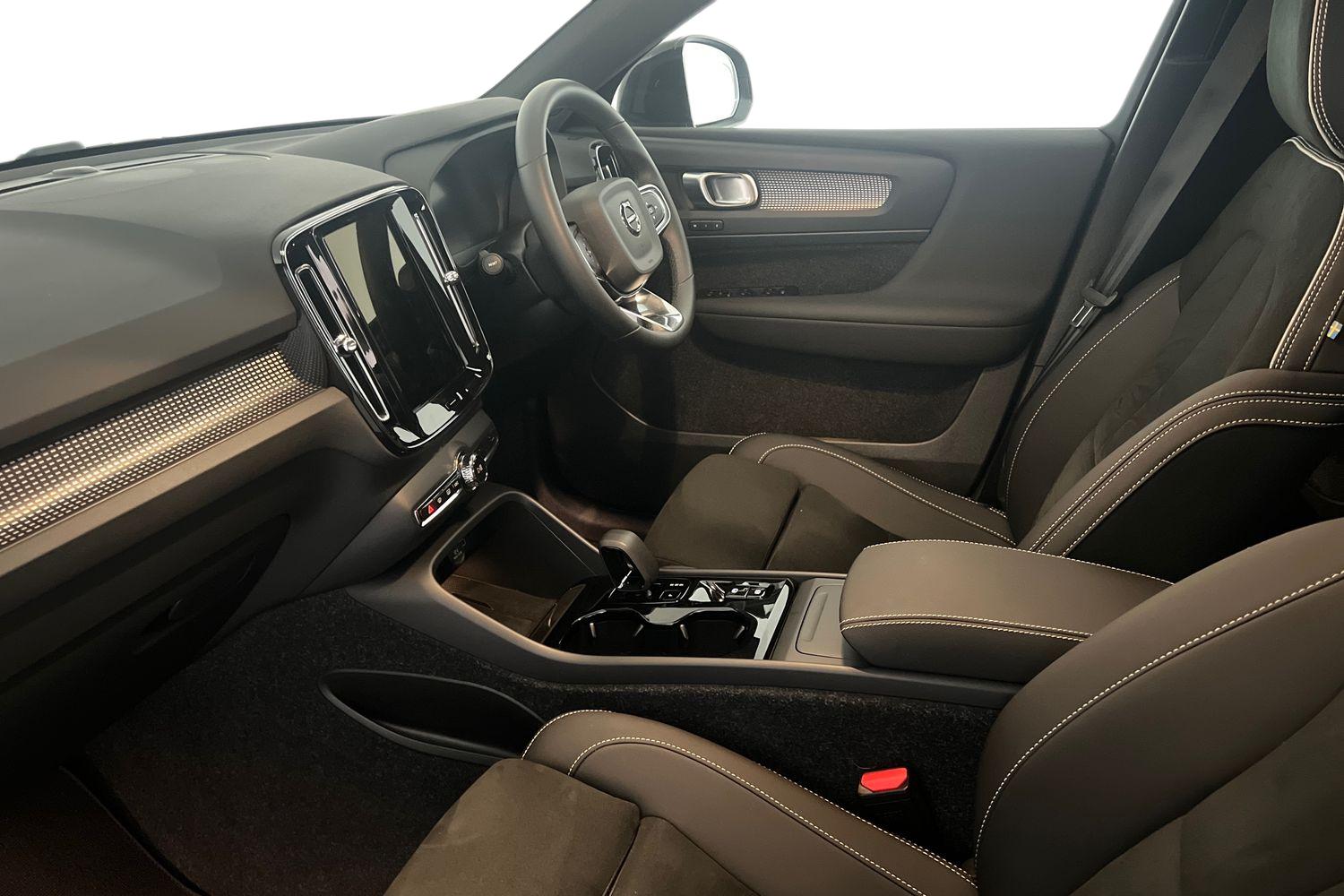 Used Volvo XC40 2025 for sale - 76161289: Photo 2