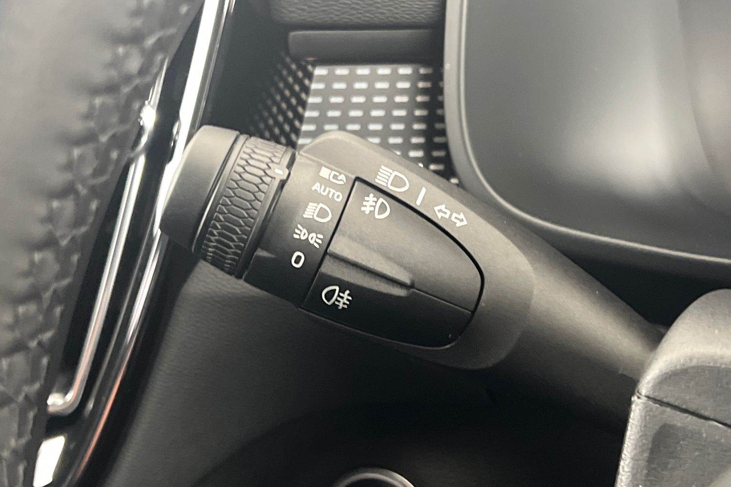 Used Volvo XC40 2025 for sale - 76161289: Photo 35