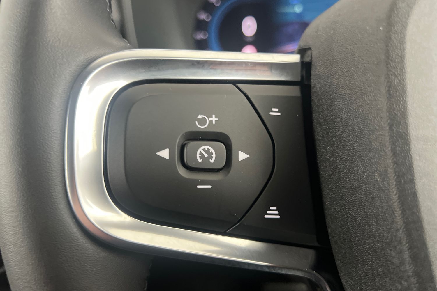 Used Volvo XC40 2025 for sale - 76066925: Photo 11