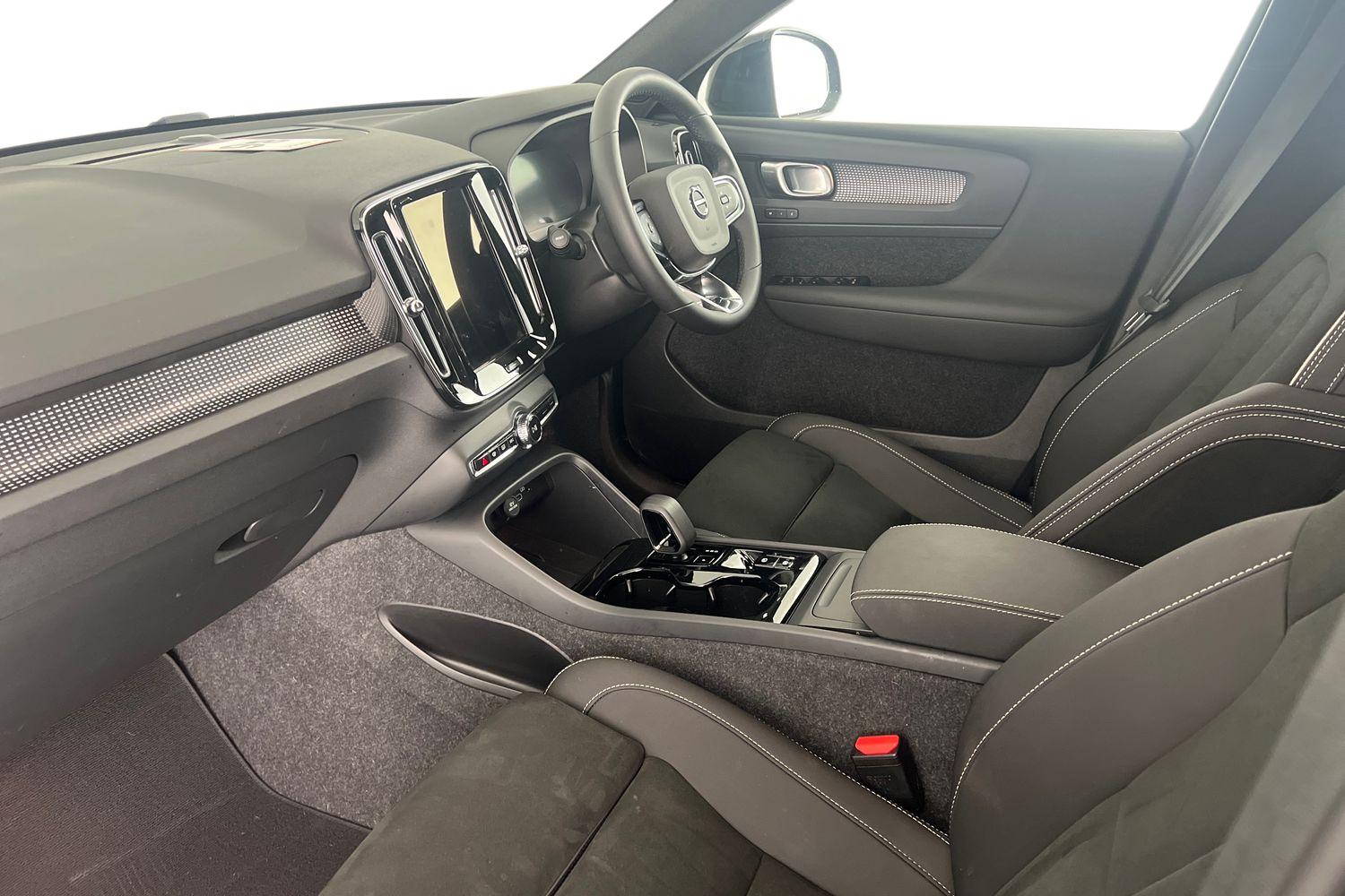 Used Volvo XC40 2025 for sale - 76066925: Photo 2