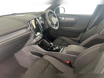 Used Volvo XC40 2025 for sale - 76066925: Photo
