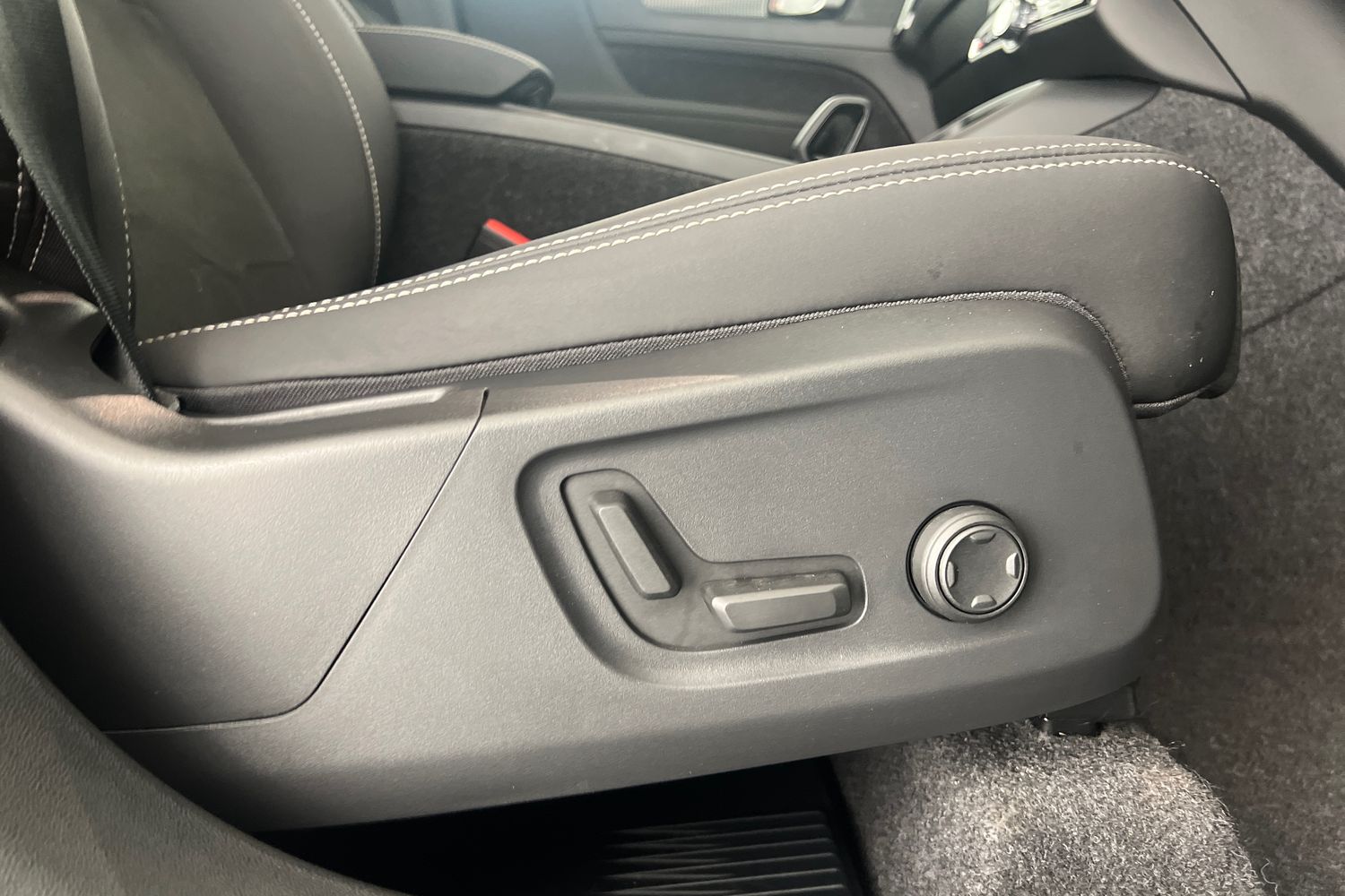 Used Volvo XC40 2025 for sale - 76066925: Photo 31