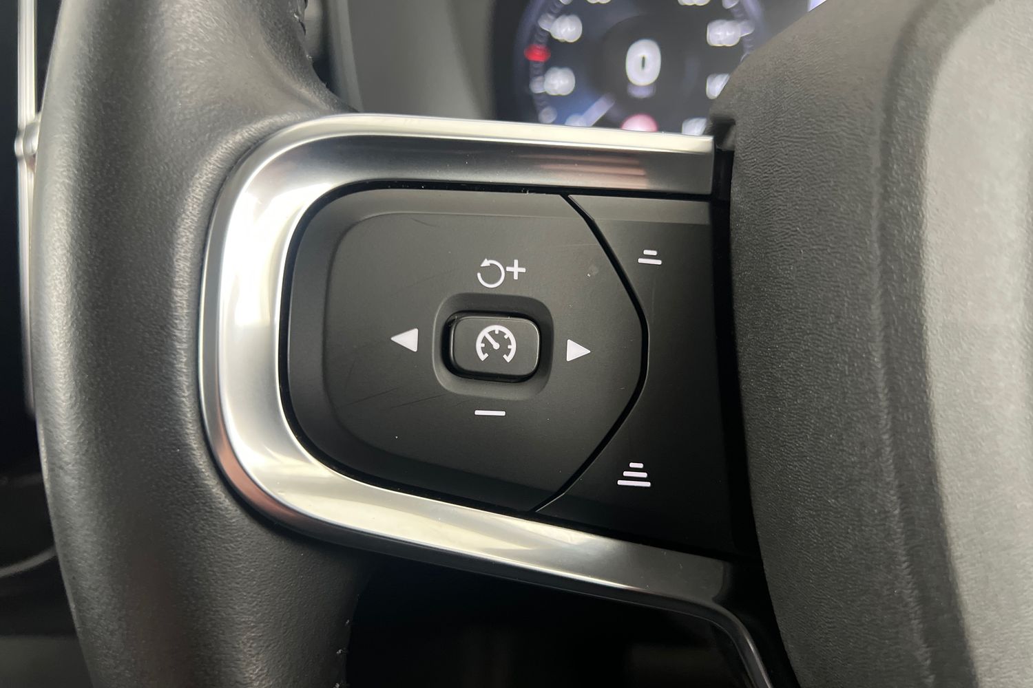 Used Volvo XC40 2021 for sale - 76817751: Photo 11