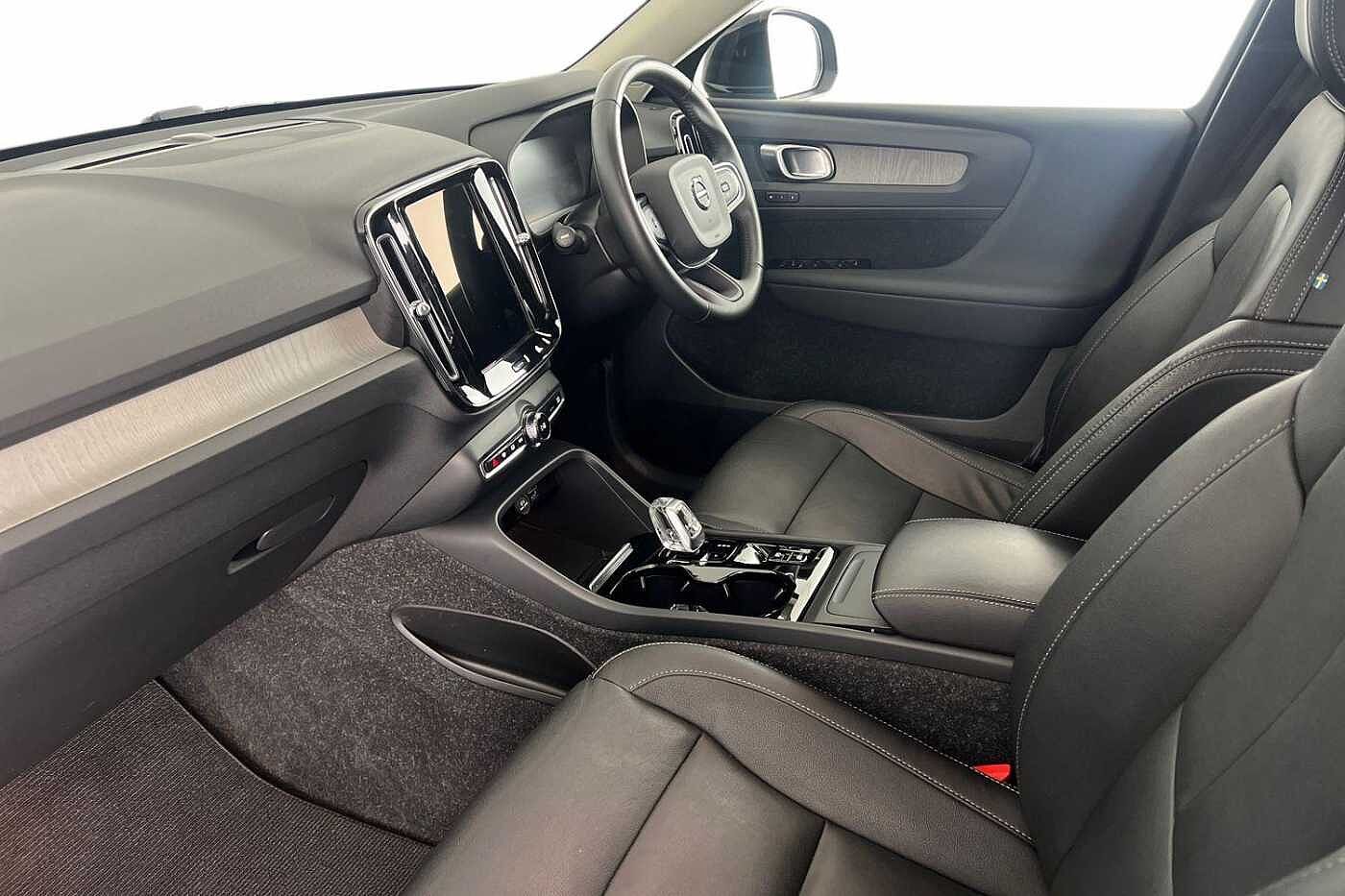 Used Volvo XC40 2021 for sale - 76817751: Photo 2