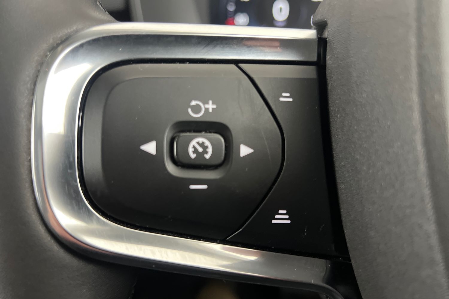 Used Volvo XC40 2022 for sale - 76526507: Photo 11