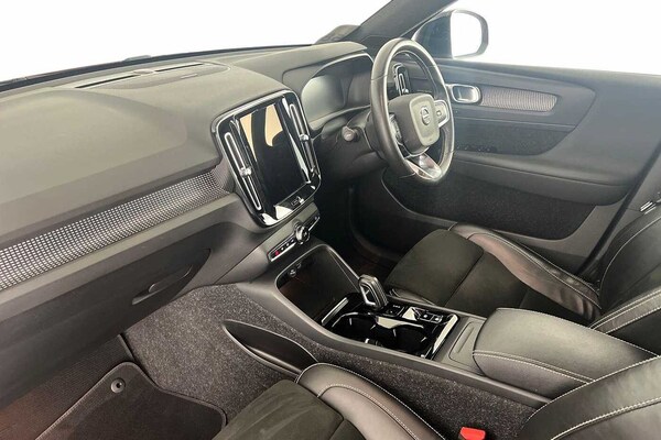 Used Volvo XC40 2021 for sale - 75443405: Photo 2