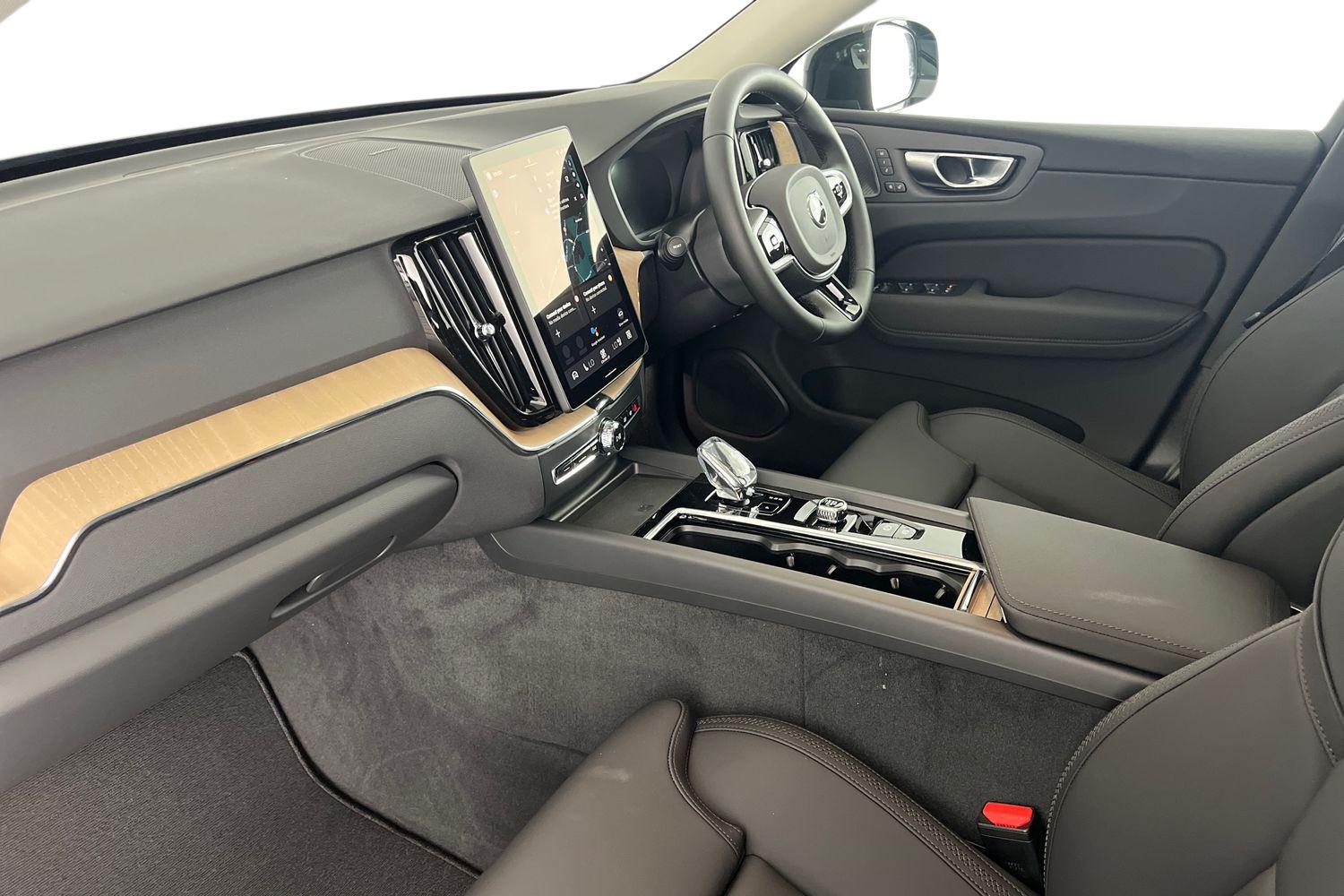 Used Volvo XC60 2025 for sale - 76344117: Photo 2